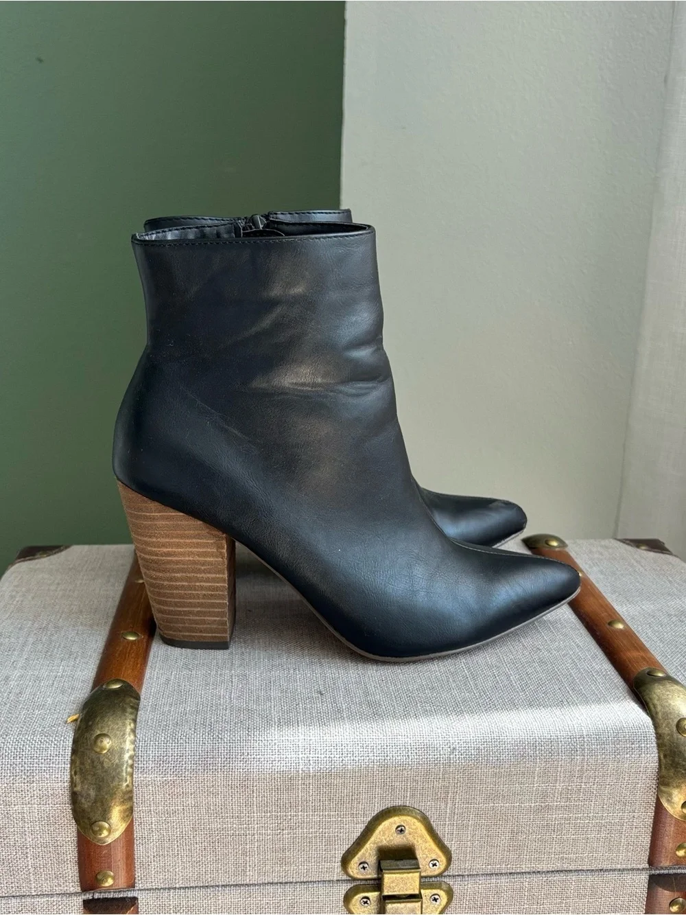 Carlos Santana Black Leather Pointed Ankle Booties